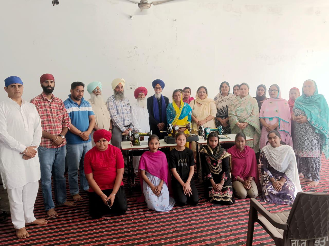 ਗੁਰੂ ਕੀ ਰਸੋਈ ਨਵਾਂਸ਼ਹਿਰ ਵੱਲੋ ਅੱਜ ਤੋਂ ਪਿੰਡ ਭੂਤਾਂ ਵਿਖੇ ਬੀਬੀਆਂ ਅਤੇ ਬੱਚਿਆਂ ਵਾਸਤੇ ਮੁਫਤ ਸਿਲਾਈ ਸੈਂਟਰ ਅਰੰਭ ਕੀਤਾ ਗਿਆ